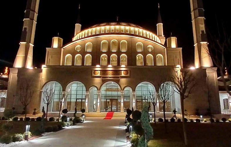 Mimari aydınlatma ve gece görünümü — Hacı İbrahim Demir Külliyesi