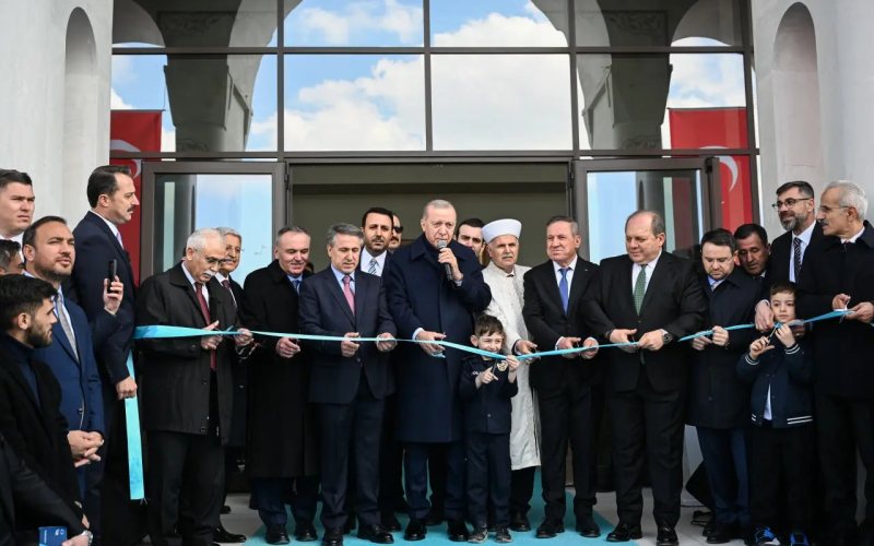 Açılış merasimi — geniş açı — Hacı İbrahim Demir Külliyesi
