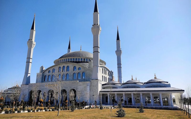 Genel yerleşim ve şehir silueti — Hacı İbrahim Demir Külliyesi