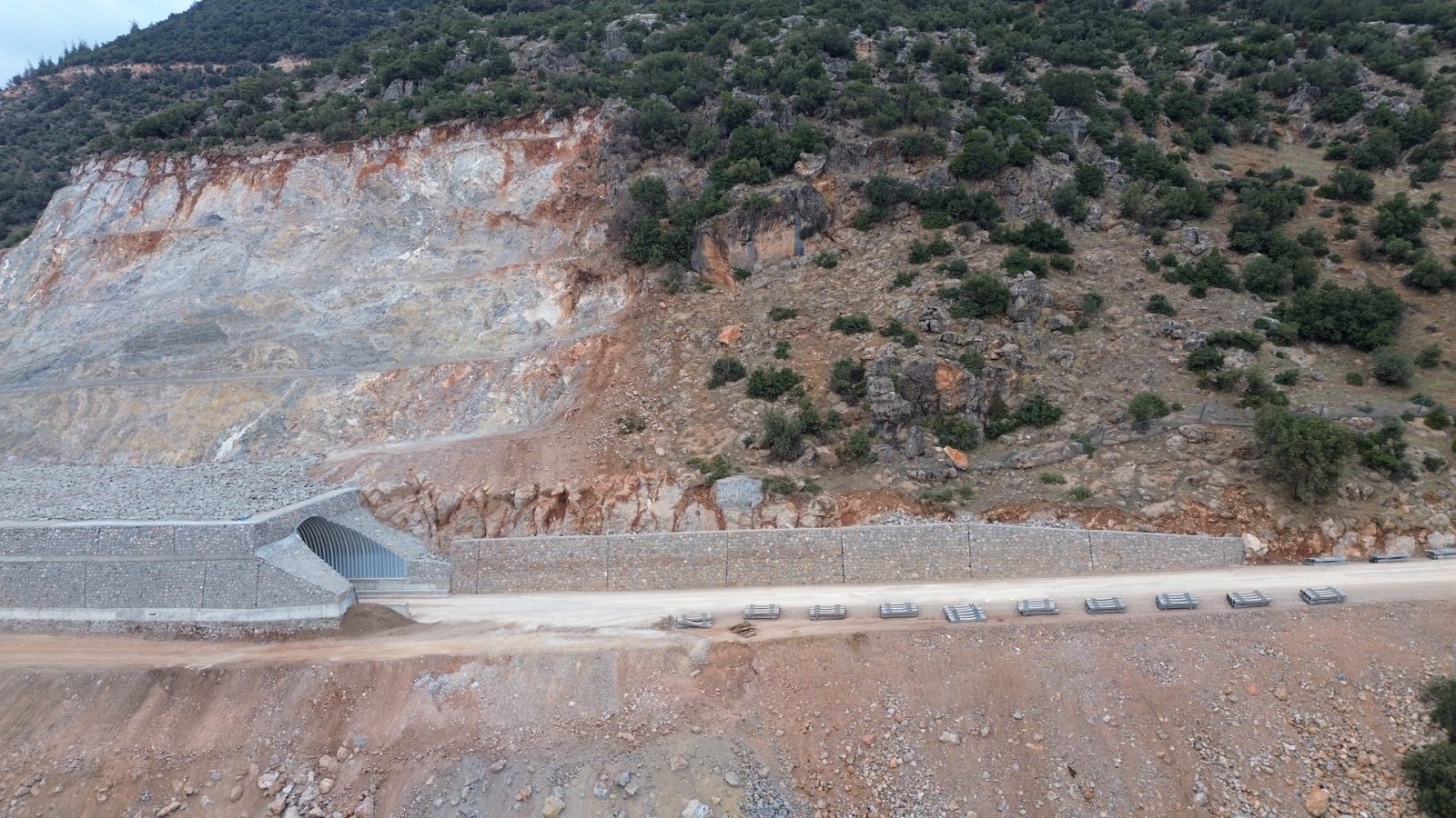 Fevzipasa demiryolu kavis ve kurp guvenlik hatti hava fotografi