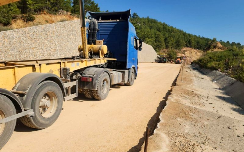 Nurdagi dag yolu drenaj kanali ve tas tahkimat duvari
