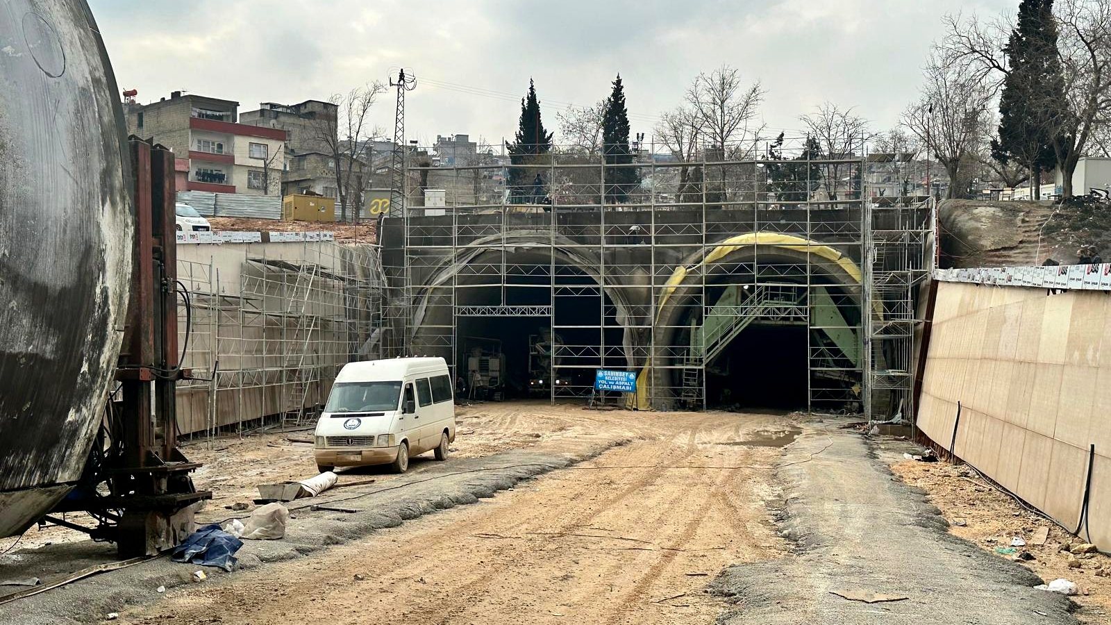 Sahinbey tuneli cift tup giris portali ve baglanti yollari