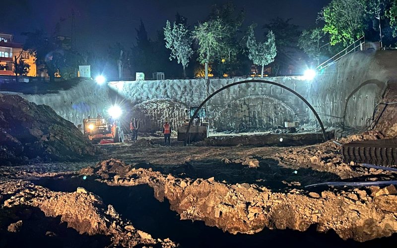 Sahinbey tuneli gece portal gorunumu ve yol aydinlatmasi