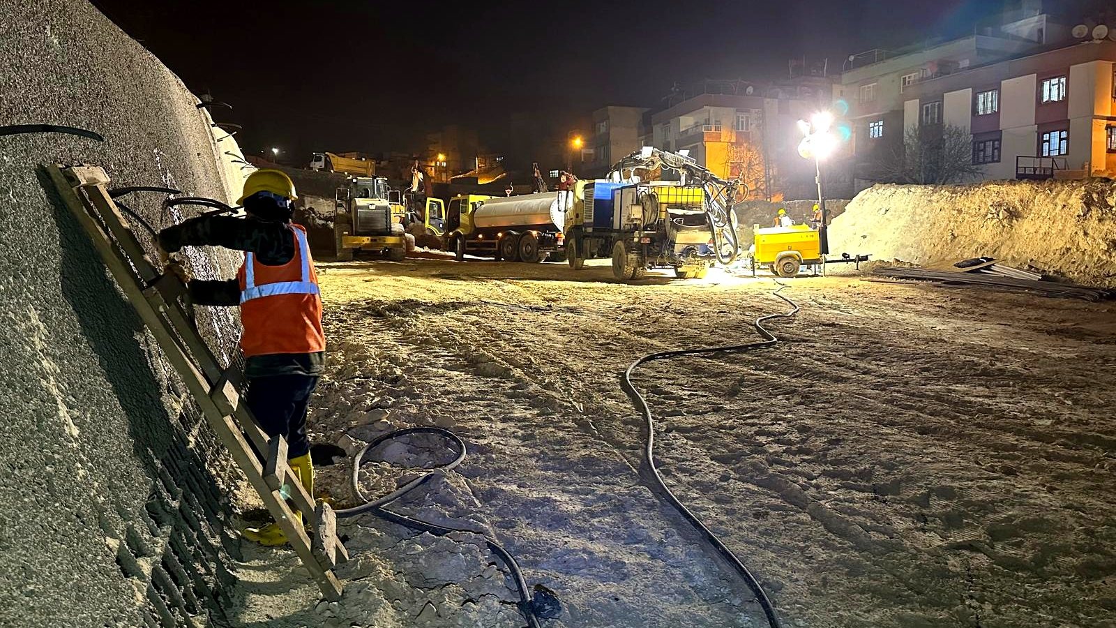 Sahinbey tuneli girisi alacakaranlik led aydinlatma