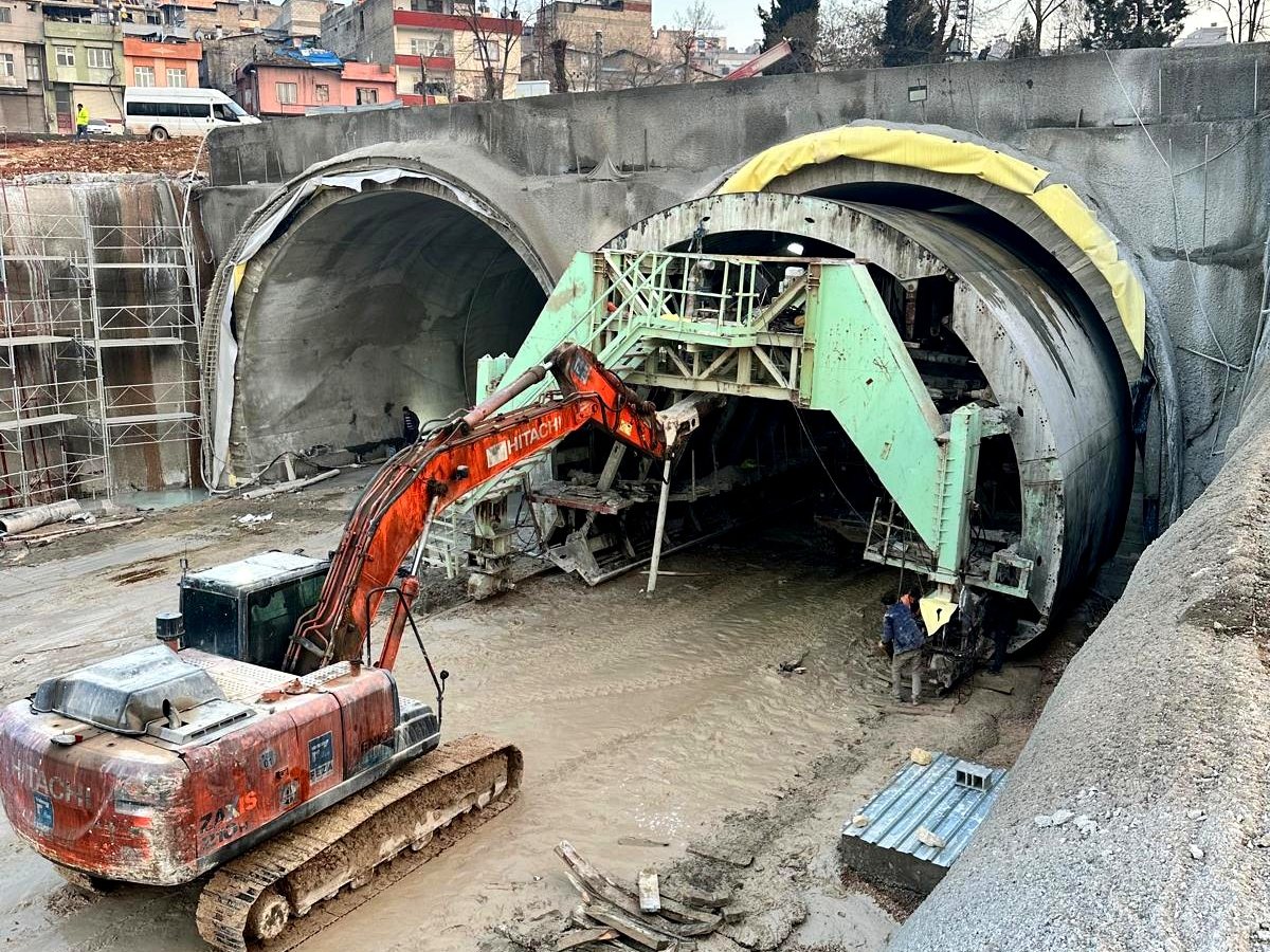 Sahinbey tuneli portal yapisi ve istinat duvarlari
