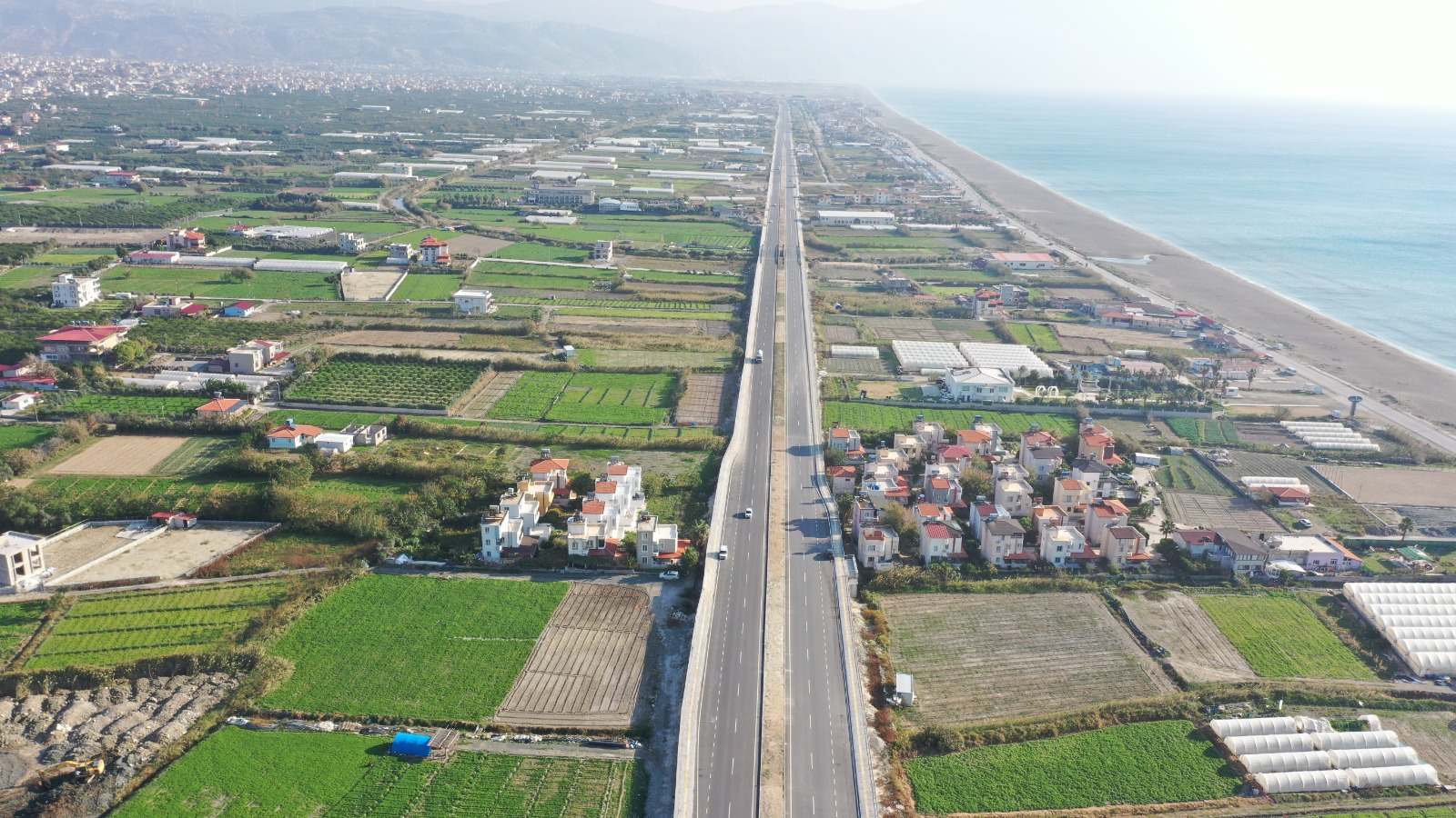 Samandağ sahil bandı bölünmüş yol — hava çekimi